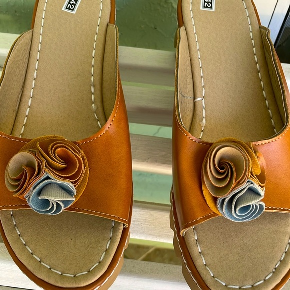 New Sandals Size 8.5 - Picture 7 of 7